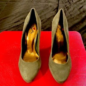 Army green 6.5 women shoes.